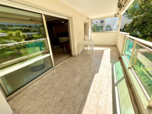 CANNES SECTEUR CROISETTE T2/T3 DE 60M2 TERRASSE 17M2 SUD PAR