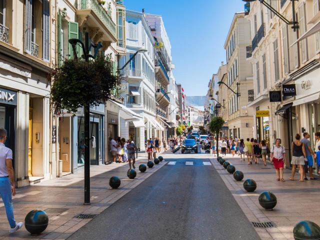 CANNES SECTEUR RECHERCHÉ / PROXIMITÉ BANANE FONDS DE COMMERCE / LOCAL 160 m2