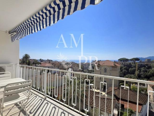 CANNES – SECTEUR STANISLAS – APPARTEMENT RÉNOVÉ AVEC VUE MER