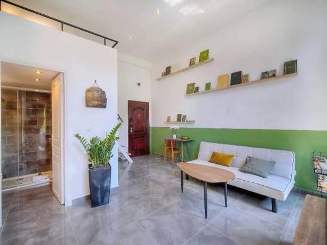 CANNES STUDIO MEUBLE DANS VILLA AVEC JARDIN