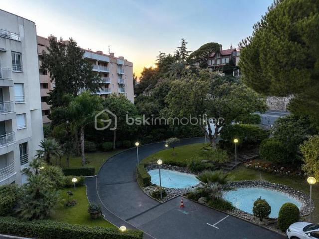 Cannes – Superbe appartement 2 pièces avec piscine, parking et aperçu mer