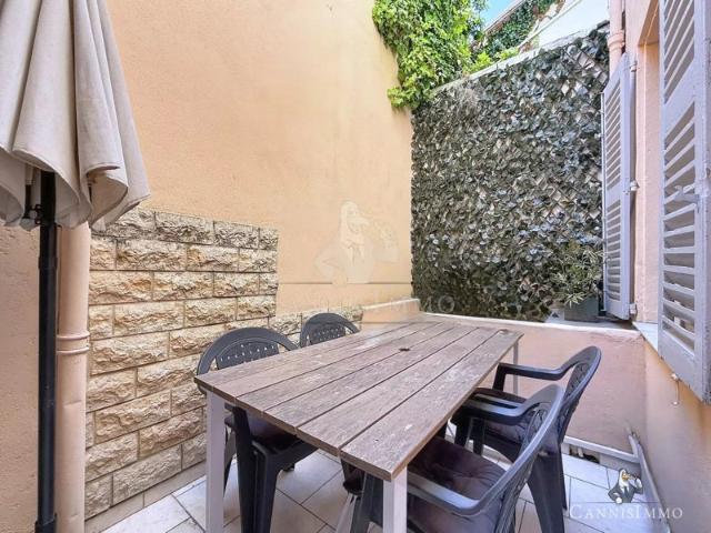 CANNES SUQUET 3 P TERRASSE