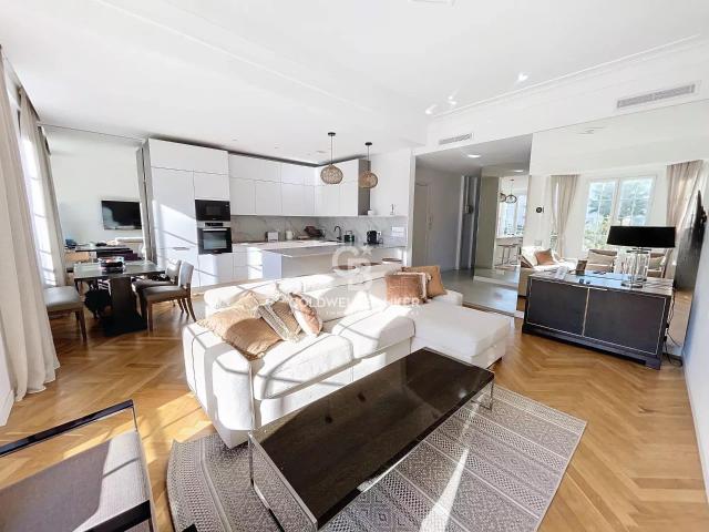 Cannes Pointe Croisette Appartement bourgeois rénové et me. 118m² Cannes