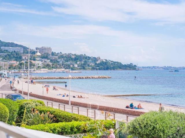 CANNES PALM BEACH 3 PIÈCES TERRASSE VUE MER PANORAMIQUE