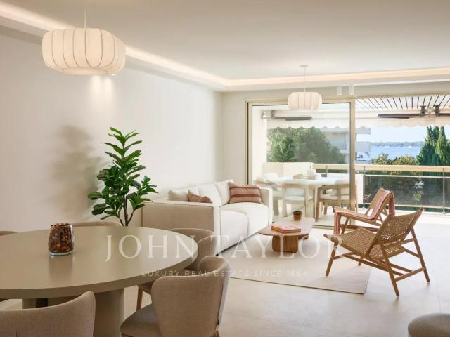 Cannes Palm Beach Appartement 4 pièces vue mer et piscine