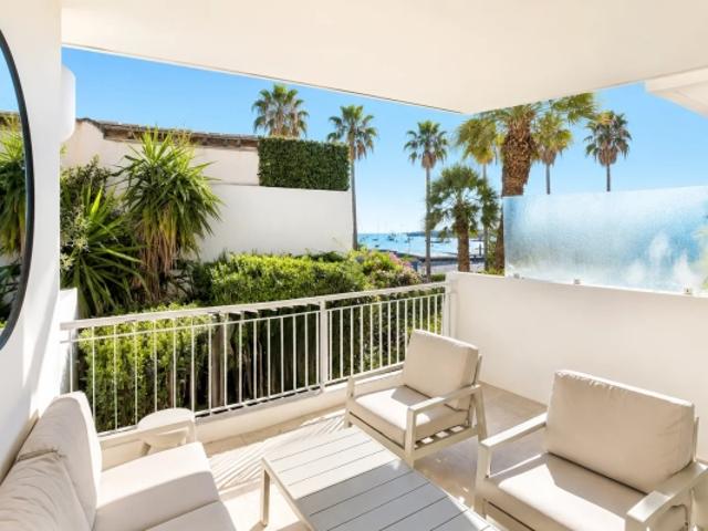 CANNES PALM BEACH — FRONT DE MER