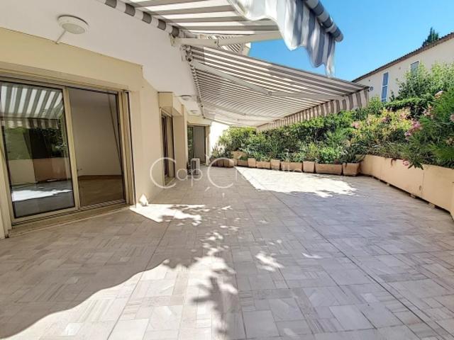 Cannes Palm Beach Moure Rouge 2p rez de jardin piscine