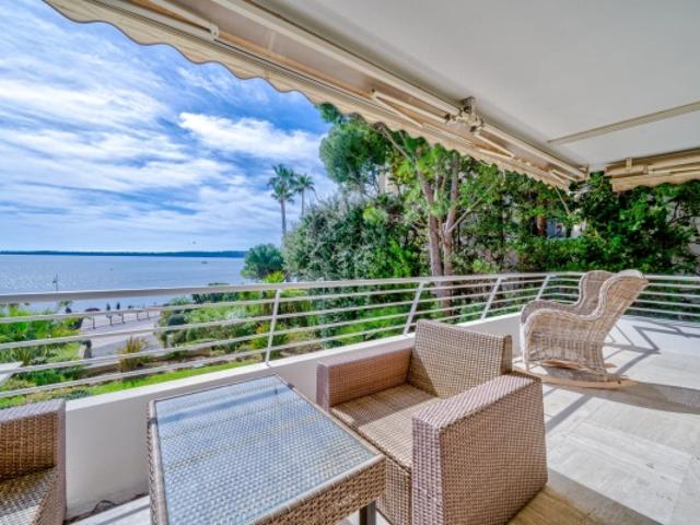 Cannes Palm Beach. Moure Rouge 3 pièces vue mer. studio attenant. garage. cave