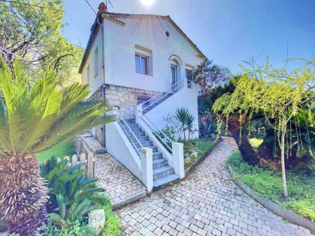CANNES PETIT JUAS VILLA T5 INDIVIDUELLE DE 140M2 TERRAIN 50
