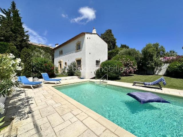 CANNES PETIT JUAS A VENDRE VILLA DE CHARME AVEC JARDIN, PISCINE CHAUFFÉE ET DOUBLE GARAGE