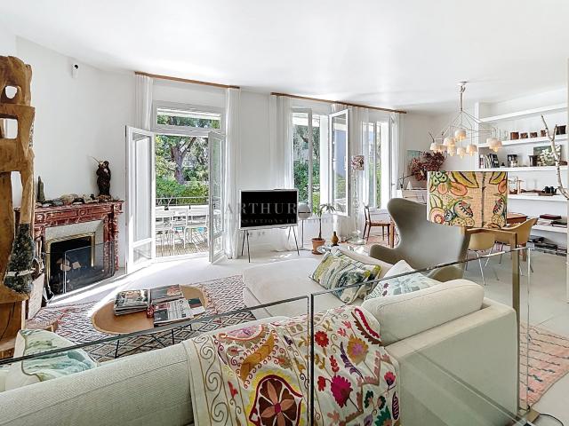 CANNES PETIT JUAS. ELEGANTE VILLA AVEC BEAU JARDIN PISCINE