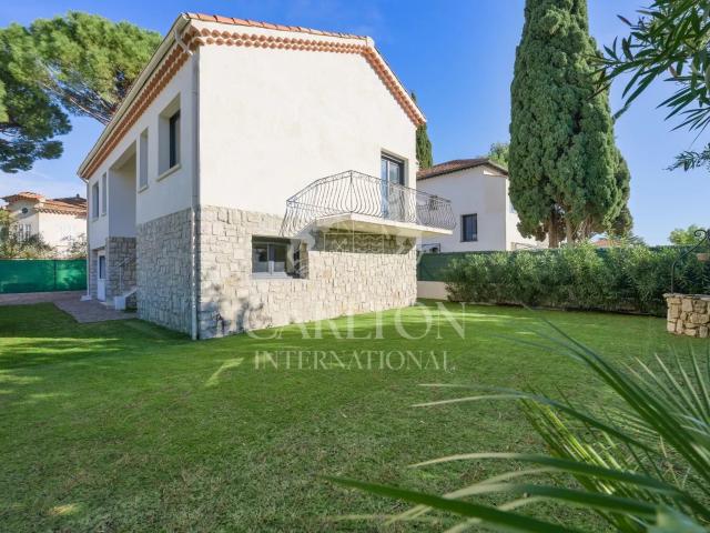 Cannes Petit Juas. Maison de ville au charme authentique et. 128m² Cannes