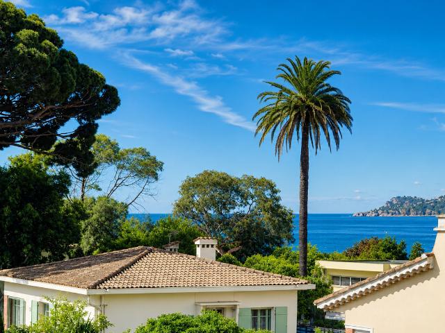 Cannes Picaud 3 pièces 82m2 proche Clinique du Méridien avec vue mer et bord de mer avec accès privé à la plage accès direct plage et grand garage
