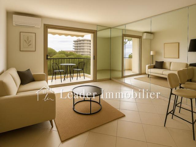 CANNES PLEINE VUE MER COUP DE COEUR Magnifique studio avec d