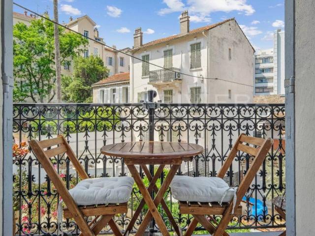 CANNES PROCHE CENTRE Vaste 3 pièces style bourgeois, balcons
