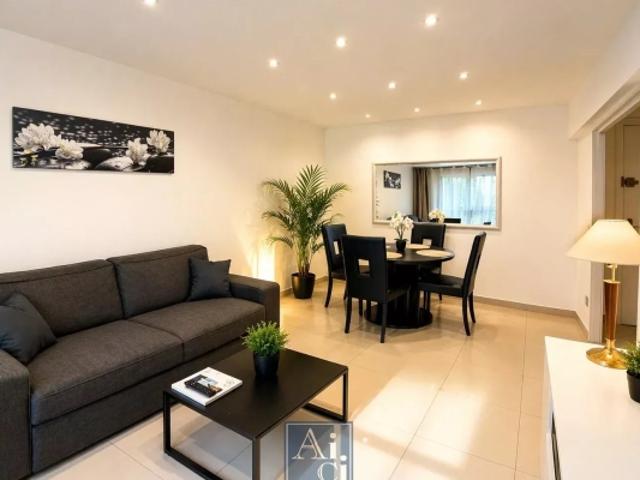 Cannes Proche Croisette 2 p avec Terrasse