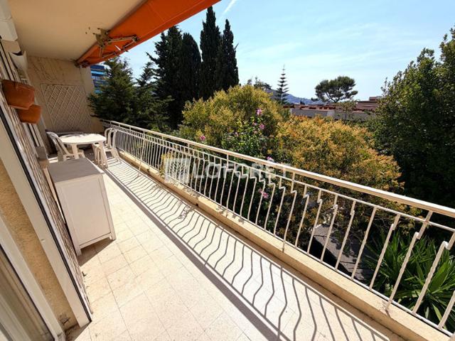 Cannes proche Hopital: Appartement 3 pièces et Studio pour 96 m²