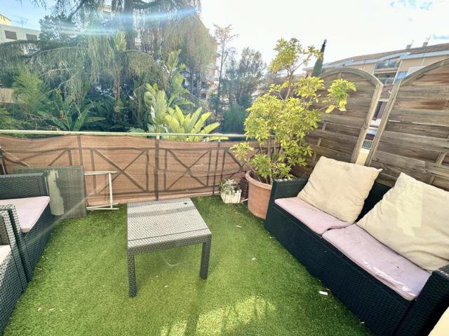 CANNES QUARTIER DES ANGLAIS T2/T3 LUMINEUX 60M2 TERRASSE SUD