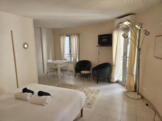Cannes Quartier Le Suquet | Appartement meublé avec balcon