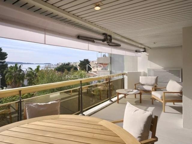 CANNES, quartier Palm Beach, APPARTEMENT 4 PIÈCES