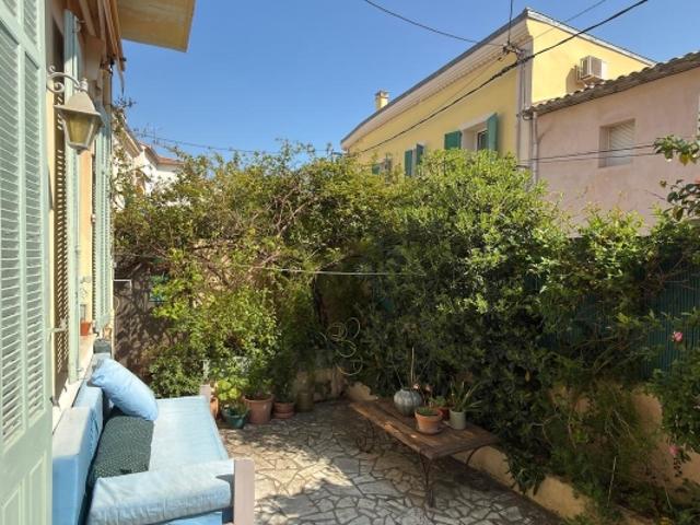 Cannes: Rez de jardin omme une petite maison, charme et terrasse