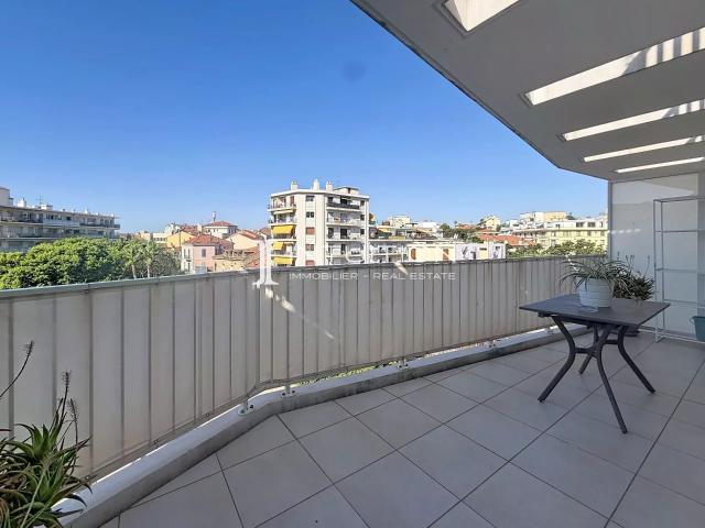 Cannes République: Apartment with terrace and garage