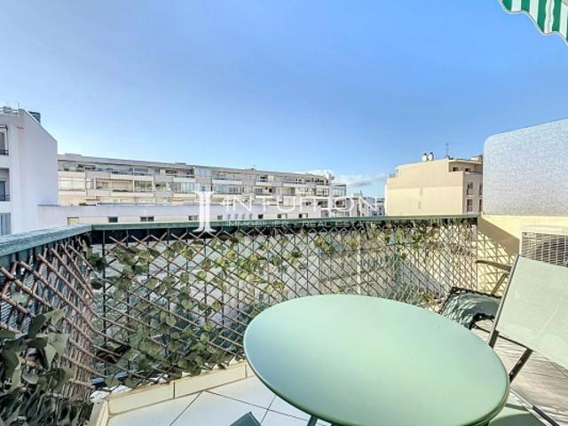 Cannes rue d'Antibes: Studio avec terrasse au dernier étage