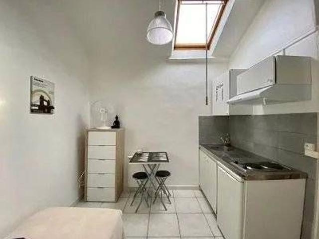 Cannes Rue d'Antibes Studio meublé refait à neuf