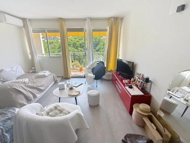 CANNES TASSIGNY: RESIDENCE SENIORS