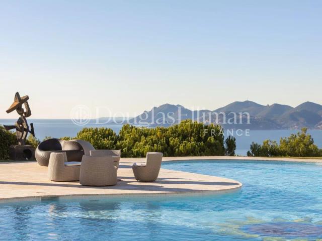 Cannes Unique propriété de l'architecte Jacques Couëlle av. 826m² Cannes