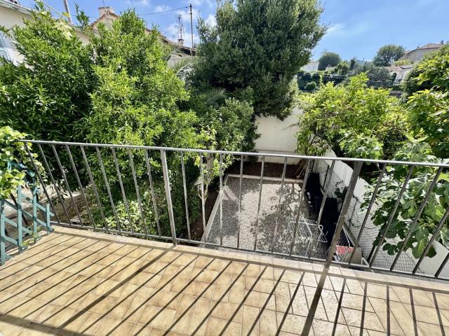 Cannes vente 3 pièces au calme absolu dans maison bourgeoise 71m² Cannes
