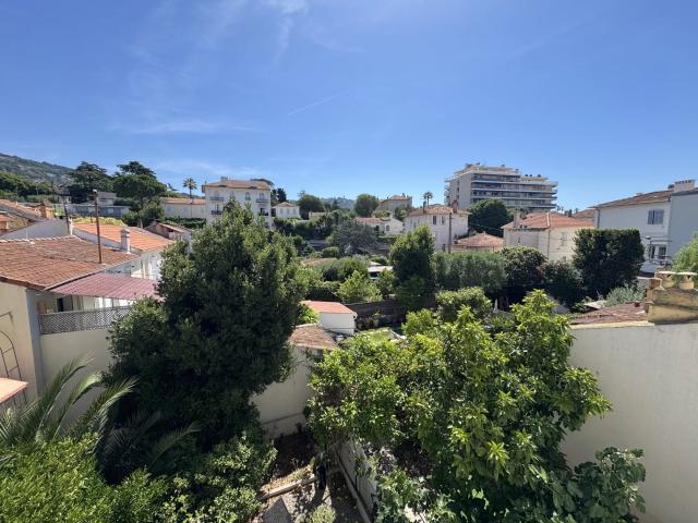 Cannes vente 2 pièces au calme absolu dans maison bourgeoise 28m² Cannes