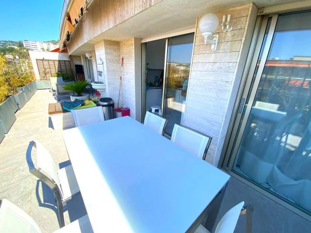 Cannes Vente 2 Pieces En Dernier Etage Grande Terrasse 62m² Cannes