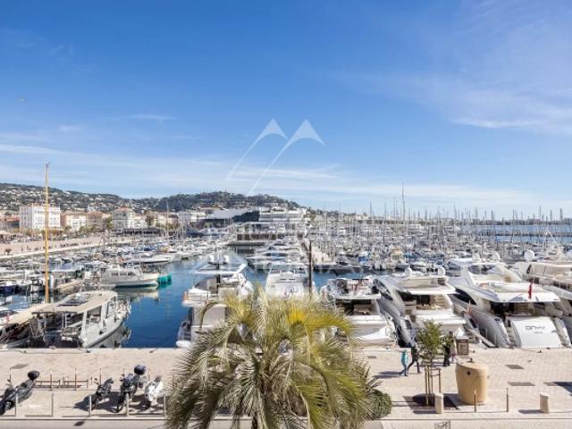 Cannes Vieux Port – 3 pièces traversant Vue Mer