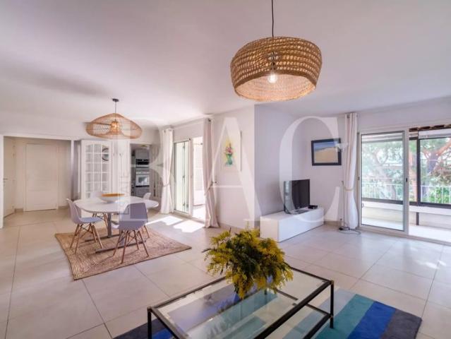 CANNES: Villa avec vue mer dégagée