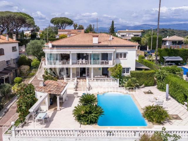 Cannes Villa avec vue mer et fort potentiel 320m² Cannes la Bocca