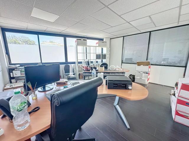 Cannes Zi Les Tourrades: Local à vendre 78m² Cannes