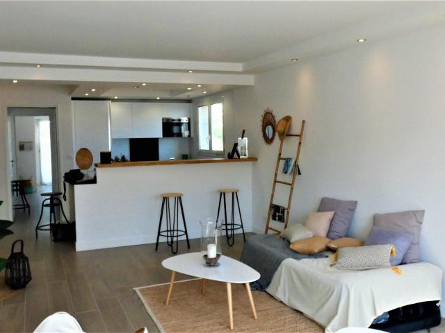 CANNET T3 VUE COLLINES 340000€