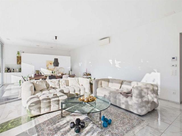 Canobbio – Penthouse mit 4.5 Zimmern und freiem Blick