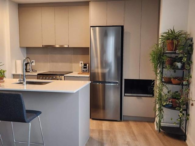 Canoë phase 1 2 Bedroom Apartment for Rent at 4500 Rue Hochelaga, Montréal, QC H1V 0C3 Maisonneuve