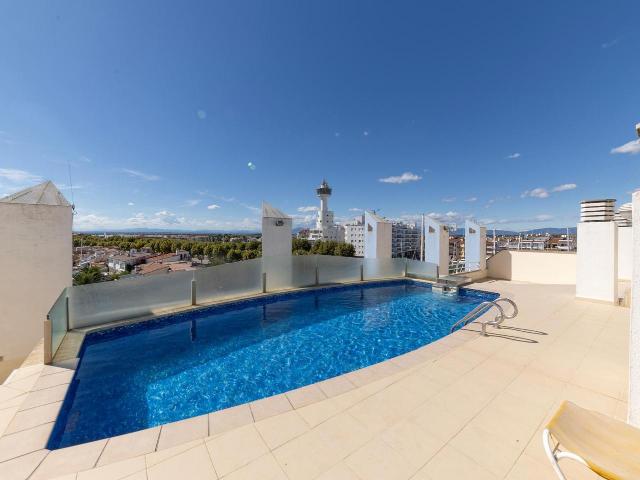 Caballito de Mar! Fantástico apartamento dúplex de 2 dormitorios y 2 plazas de aparcamiento exterior. Piscina comunitaria en la azotea