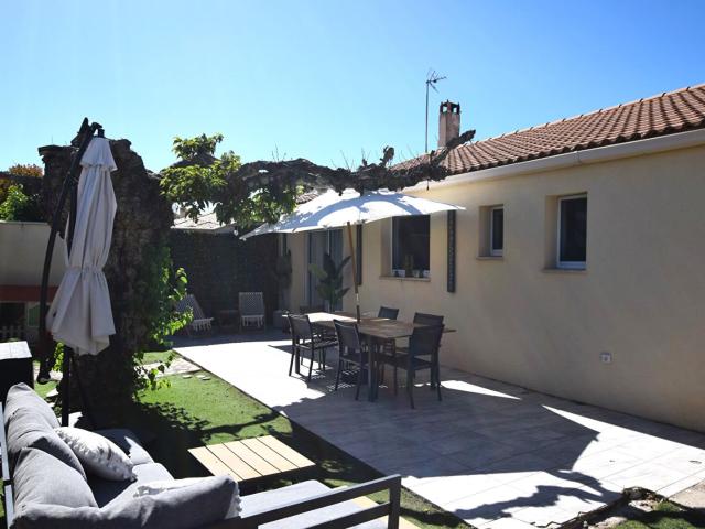 Cabannes Maison 4 pièces entièrement rénovée avec jardin. 95m² Cabannes