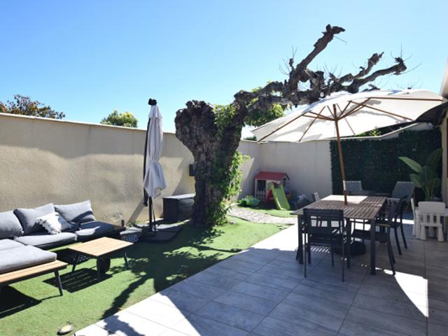 Cabannes Maison 4 pièces entièrement rénovée avec jardin, terrasse, parking