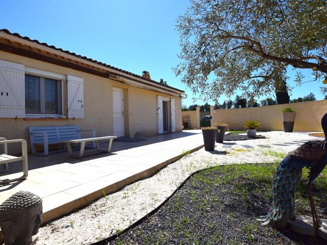 Cabannes Maison de plain pied 4 pièces rénovée avec suite. 126m² Cabannes