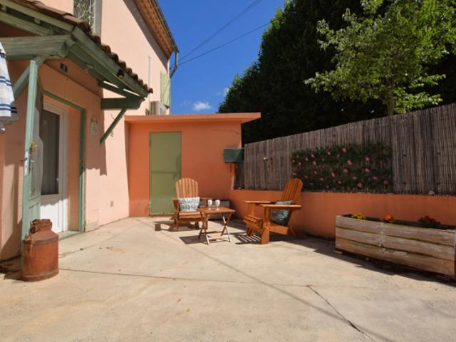 Cabannes Maison de village 3 chambres avec cour et local vélo