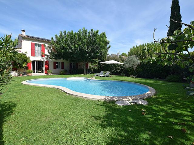 Cabannes Maison provençale avec piscine, garage sur près de 1500 m² de terrain