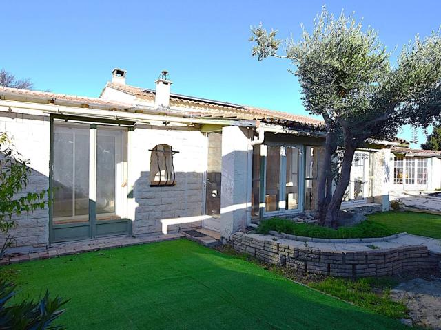 Cabannes Maison rénovée de plain pied avec du potentiel à. 115m² Cabannes