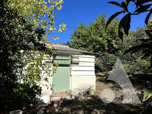 Cabanon à rénover de 34 m² sur 1.120m² de terrain 34m² Salernes