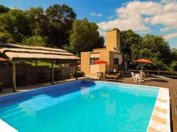 Cabanas En Venta En Rio Ceballos Cuatro Unidades Pileta Cocheras Camino Al Cuadrado