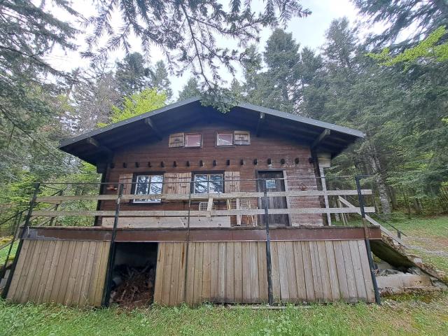 Cabane de Chasseur sur la commune Mouthe